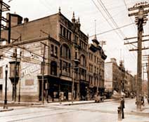 Montréal dans les années 20... des poteaux à perte de vue.