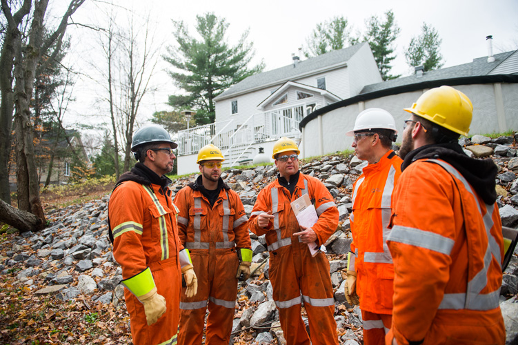 Travailleurs sur le terrain entre le 1er et le 3 novembre.