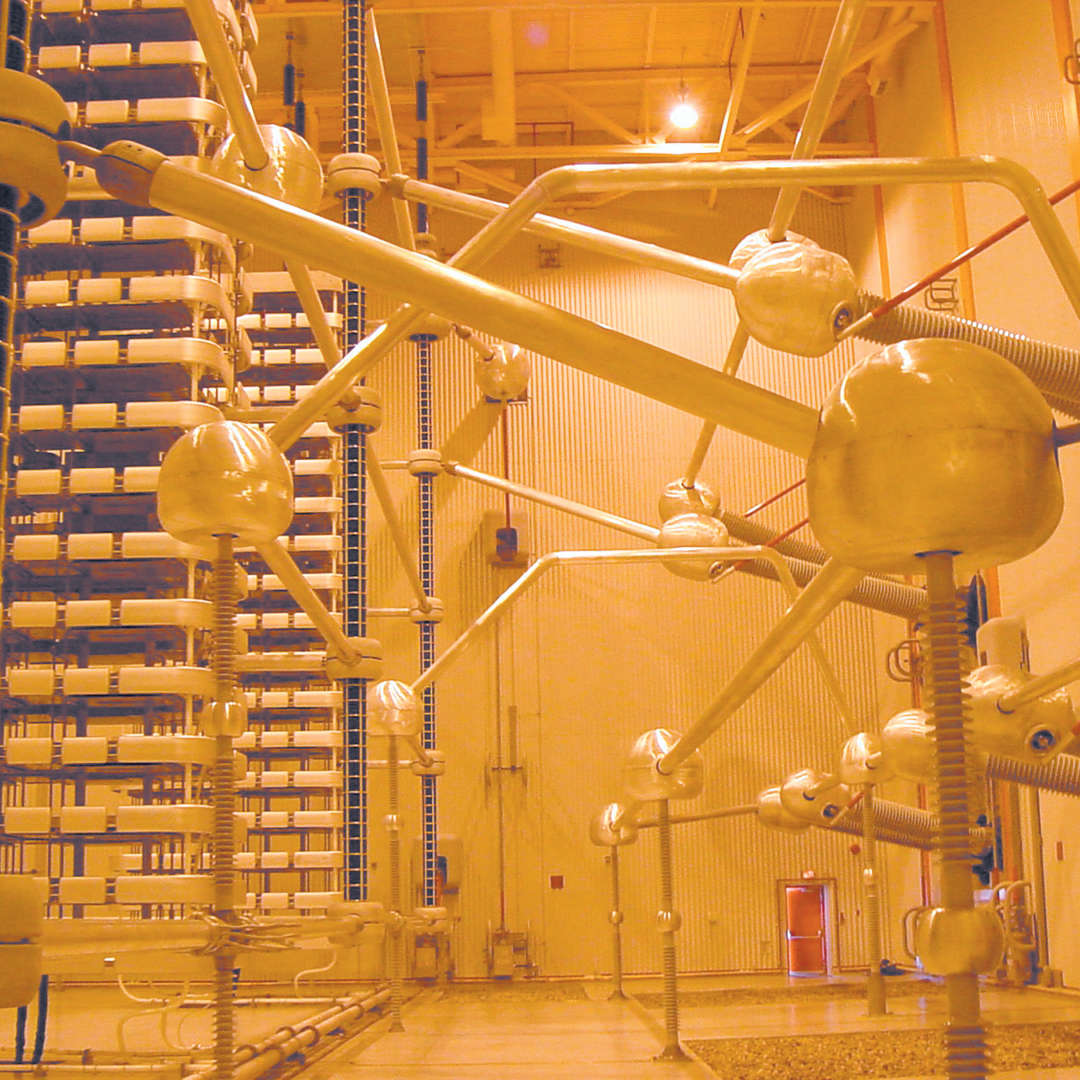 <p>Room housing voltage source converters at Radisson substation, 2007.</p>
<p>©Hydro-Québec.</p>