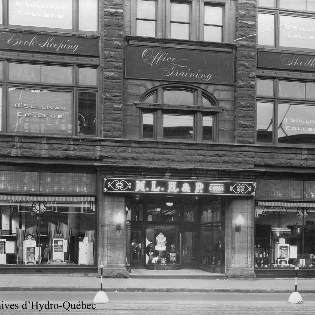 <p>Magasin d’appareils électriques situé à l’intersection des rues Sainte‑Catherine et de la Montagne, 1932. Il est devenu la propriété d’Hydro-Québec lors de la première nationalisation. </p>
<p>©Archives d’Hydro‑Québec</p>