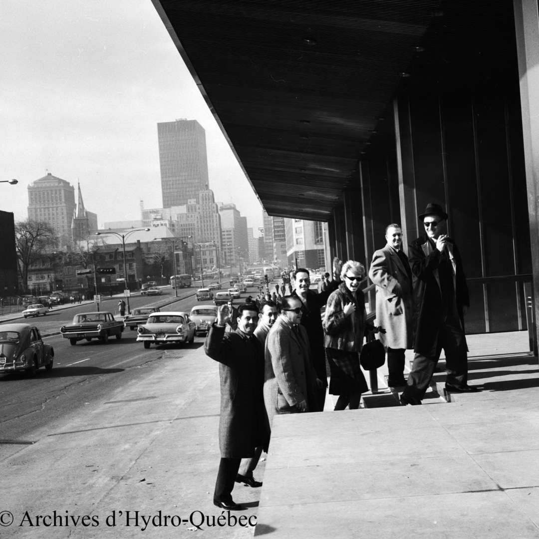 Arrivée des employés au nouveau siège social d’Hydro‑Québec, avril 1962.©Archives d’Hydro‑Québec