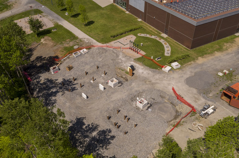 Avancement de la construction du poste électrique du microréseau.