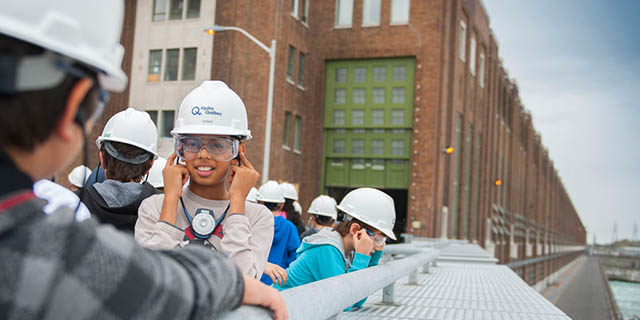 Students in front of the entrance to Beauharnois generating station.