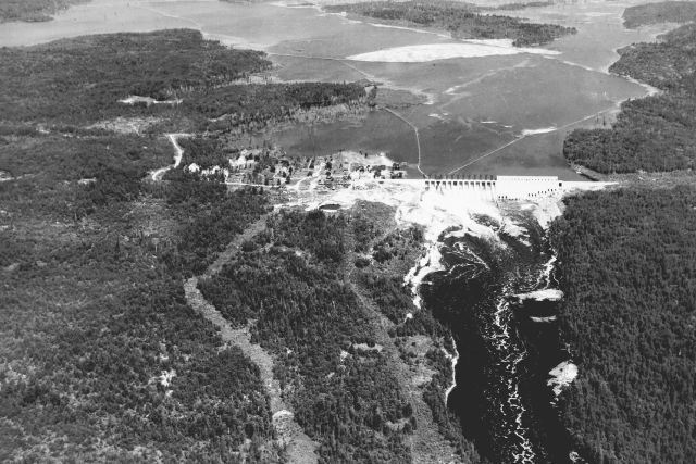 The Chelsea and Rapides-Farmer generating stations in the foreground.